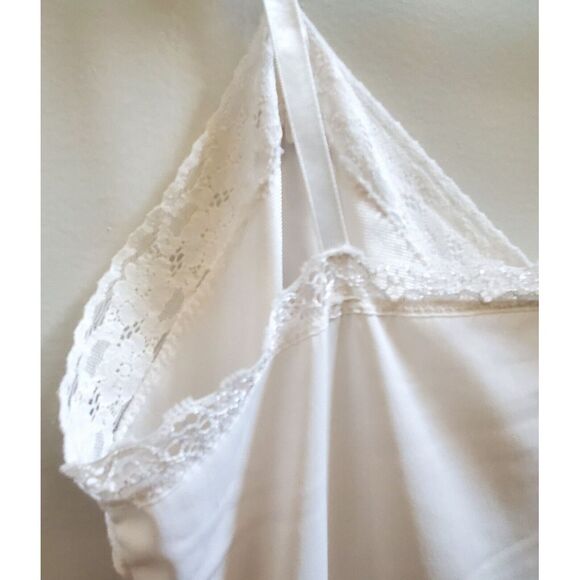 VTG Vanity Fair Slip Alabaster S/34 Lace Trim V-Neck/Hem Made USA Dupont Nylon - Picture 7 of 10